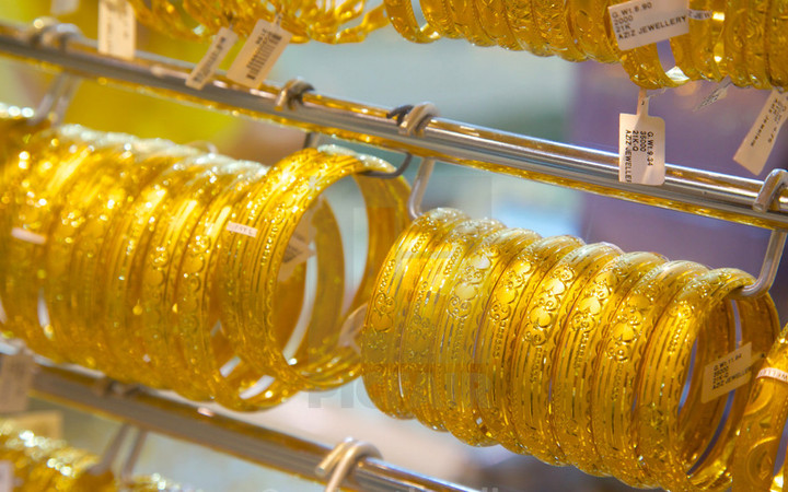 Giá vàng hôm nay 12/5: Vàng thế giới giảm sâu, trong nước tăng nhẹ - 1