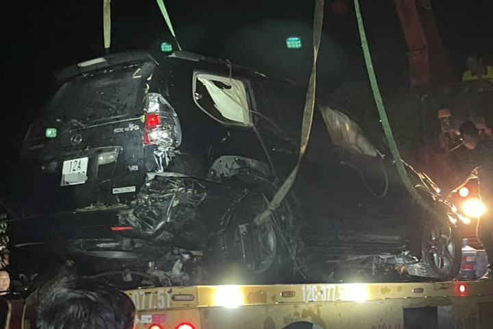 Ô tô lao xuống sông Kỳ Cùng, giám đốc doanh nghiệp tử vong - 1