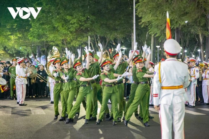 Mãn nhãn màn diễu hành của cảnh sát cơ động trên đường phố Hải Phòng - 6