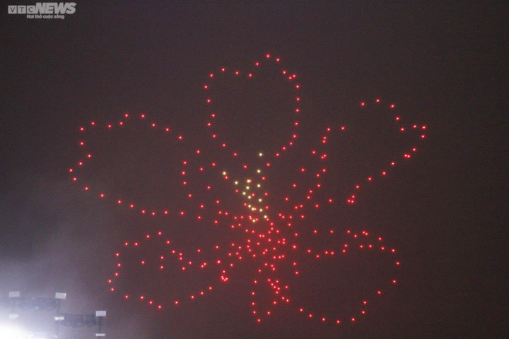 Hải Phòng: Đặc sắc màn trình diễn máy bay không người lái ở Lễ hội Hoa Phượng Đỏ - 4