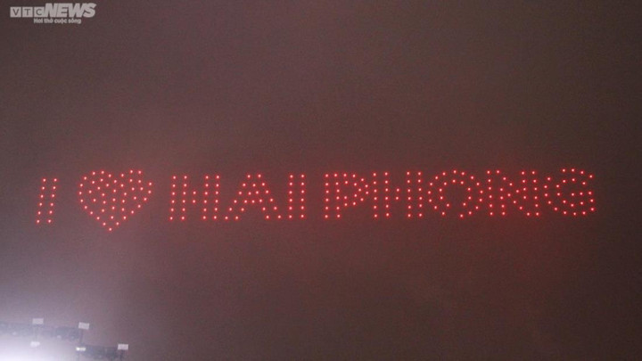 Hải Phòng: Đặc sắc màn trình diễn máy bay không người lái ở Lễ hội Hoa Phượng Đỏ - 6