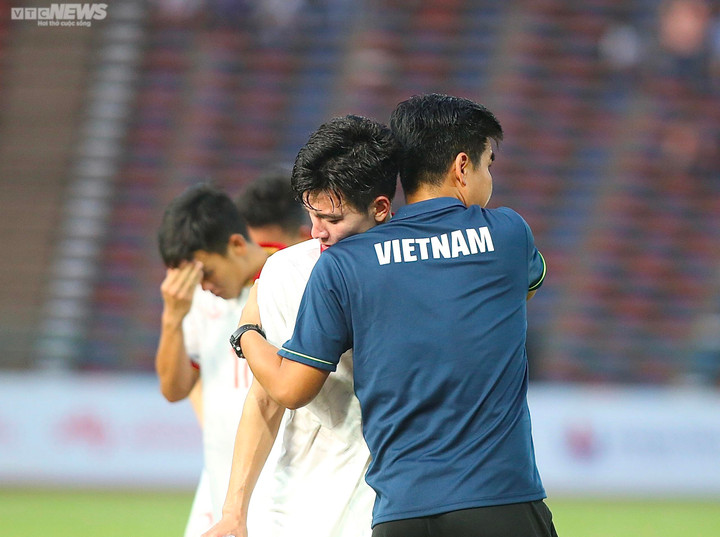 U22 Việt Nam bật khóc, gục ngã sau trận thua U22 Indonesia - 11