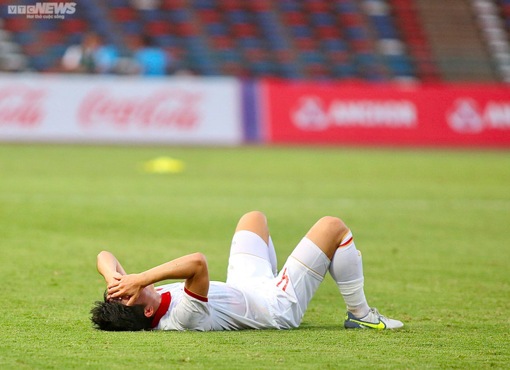 U22 Việt Nam bật khóc, gục ngã sau trận thua U22 Indonesia - 4