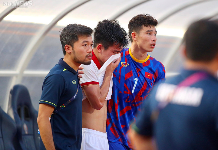 U22 Việt Nam bật khóc, gục ngã sau trận thua U22 Indonesia - 10