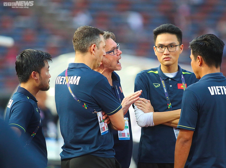 U22 Việt Nam bật khóc, gục ngã sau trận thua U22 Indonesia - 15