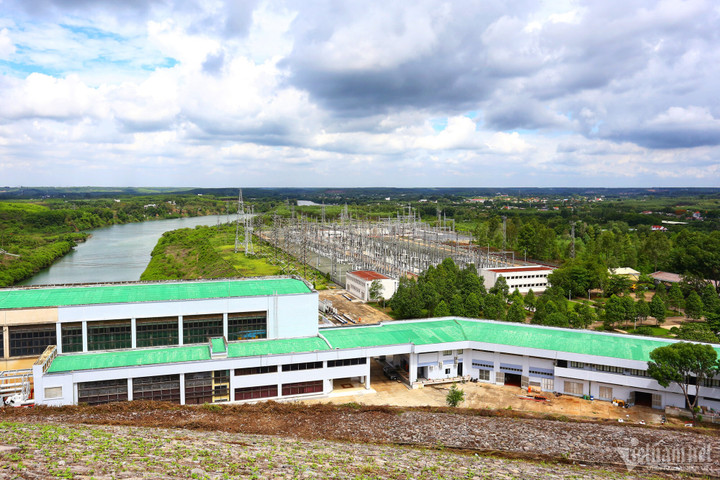 Mực nước xuống kỷ lục, hồ Trị An khô cằn nhất trong 13 năm qua - 11