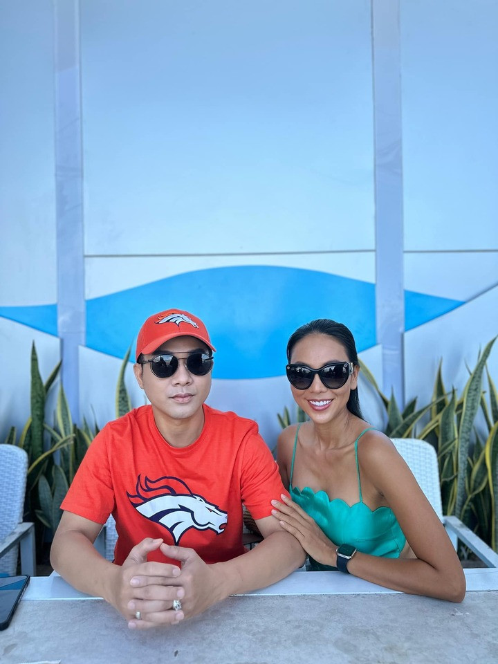 Sao Việt 15/5: Dàn diễn viên phim 'Về nhà đi con' tới thăm NSND Công Lý - 3