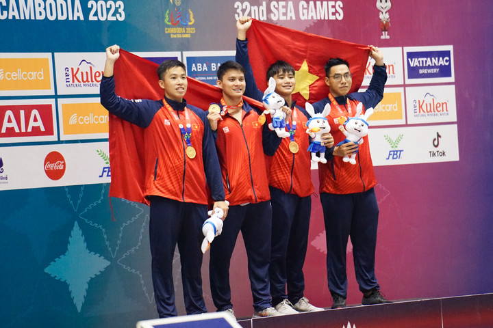 Sinh viên ngành Toán đạt huy chương vàng môn lặn tại SEA Games 32 - 1