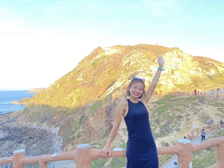 Nữ hoàng điền kinh Nguyễn Thị Oanh: Lúc điệu đà với váy, khi gợi cảm với bikini - 8