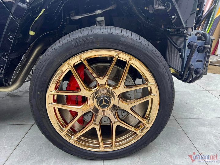 Đại gia Hà Nội chi 700 triệu đồng dát vàng Mercedes G63 mới mua - 2