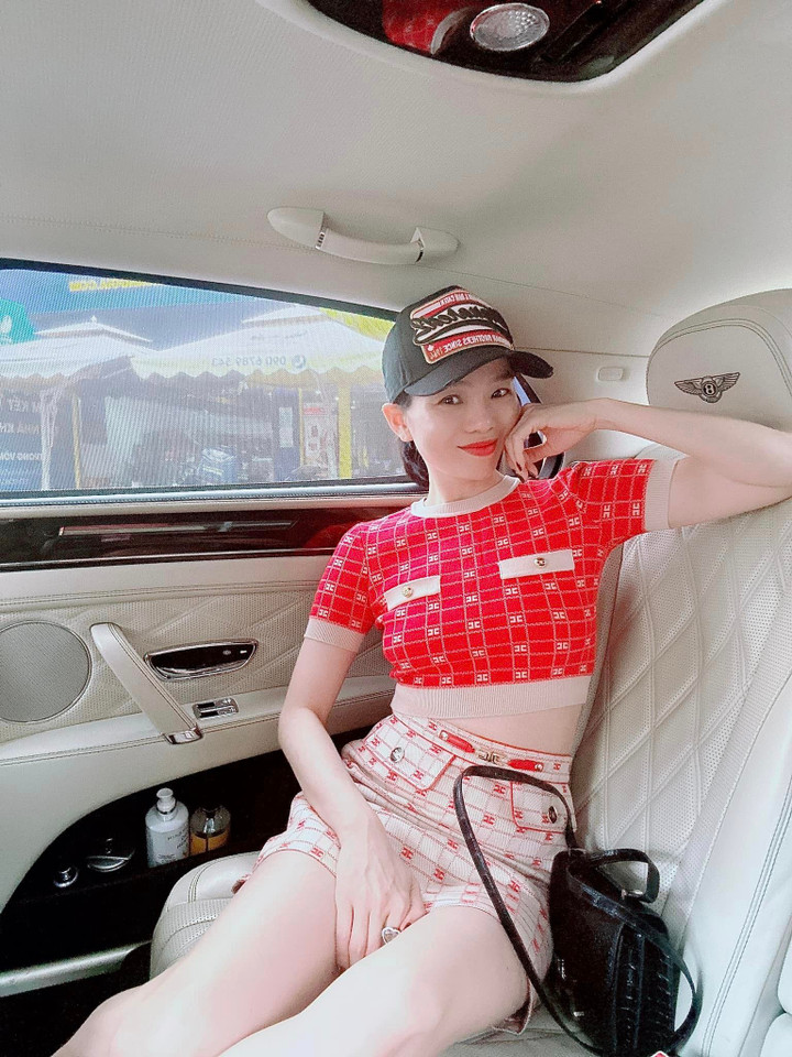 Sao Việt 16/5: Hà Hồ gợi cảm, Minh Hằng hạnh phúc khoe bụng bầu - 8