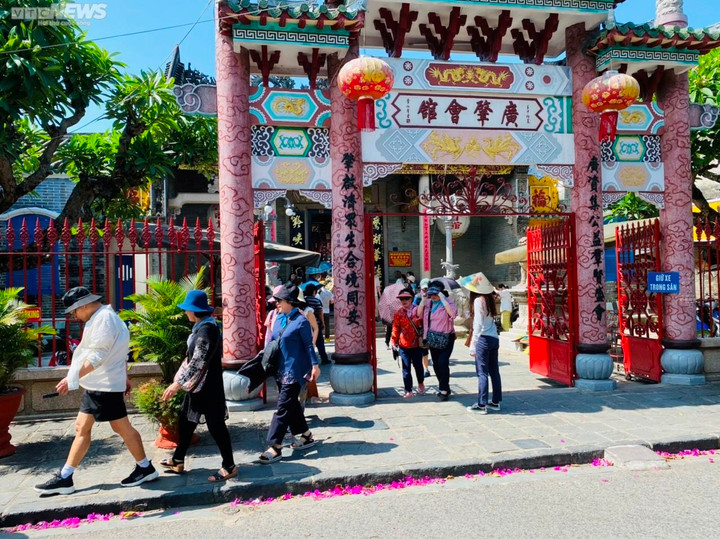 Phố cổ Hội An ngày đầu siết chặt vé tham quan - 5