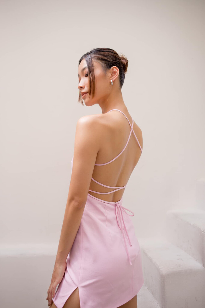 Bà xã Lý Hoàng Nam: Hot girl RMIT với gu thời trang gợi cảm - 12