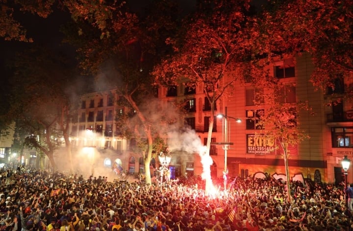 Biển người ăn mừng Barcelona vô địch La Liga - 2