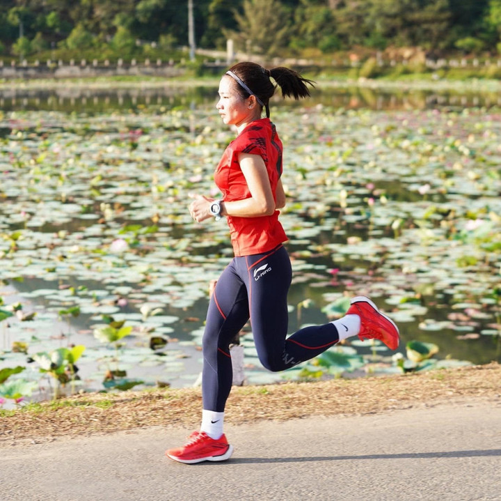 Thời trang trên đường chạy của 'nữ hoàng điền kinh' Nguyễn Thị Oanh - 5