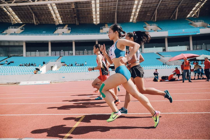 Thời trang trên đường chạy của 'nữ hoàng điền kinh' Nguyễn Thị Oanh - 7