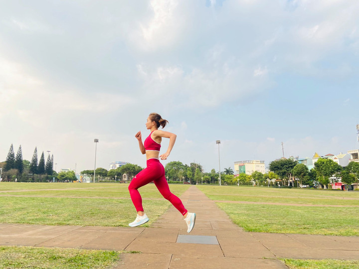 Thời trang trên đường chạy của 'nữ hoàng điền kinh' Nguyễn Thị Oanh - 4