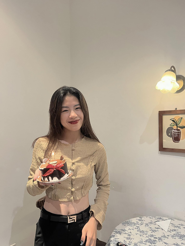 'Hoa khôi đội tuyển nữ Việt Nam' Thanh Nhã khoe 'vòng eo con kiến' - 6