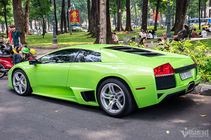 Bắt gặp siêu xe Lamborghini Murcielago màu xanh cốm của thiếu gia Đà Nẵng - 2