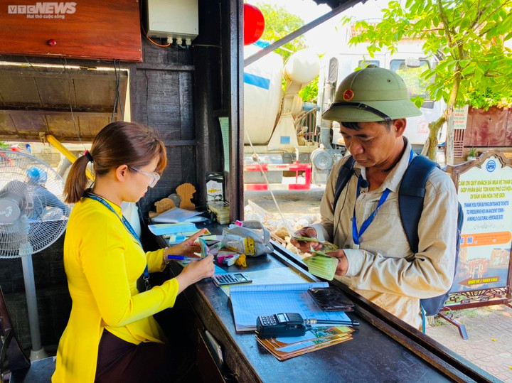 Hội An bán 4.500 vé tham quan phố cổ trong ngày đầu không 'bỏ lọt' khách đoàn - 1