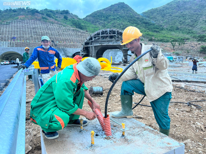 Cận cảnh cao tốc Nha Trang - Cam Lâm trước ngày thông xe - 4