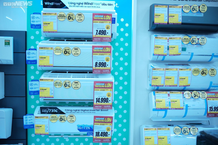 Nắng nóng 40 độ ở miền Bắc: Điều hòa, máy lạnh giảm giá kịch sàn để 'hốt khách' - 2