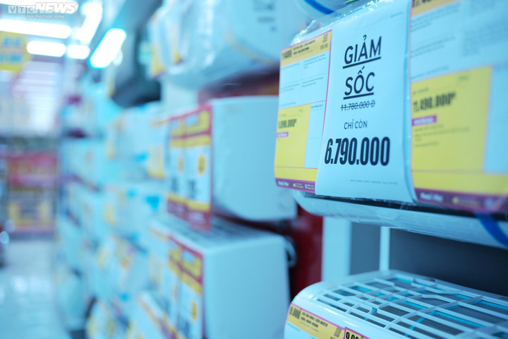 Nắng nóng 40 độ ở miền Bắc: Điều hòa, máy lạnh giảm giá kịch sàn để 'hốt khách' - 5