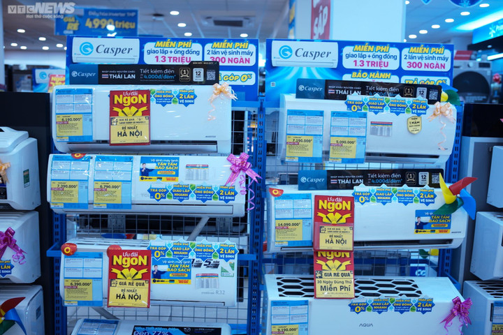 Nắng nóng 40 độ ở miền Bắc: Điều hòa, máy lạnh giảm giá kịch sàn để 'hốt khách' - 9