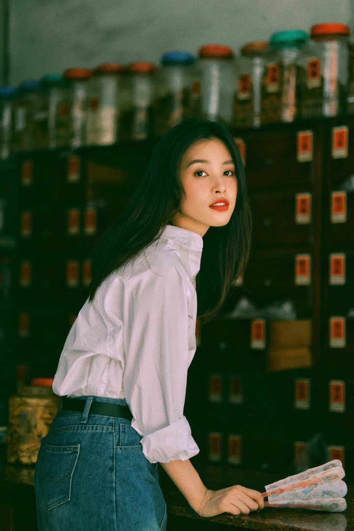 'Mỹ nhân ngàn năm có một' khoe sắc trong bộ ảnh mang phong cách thập niên 90 - 1