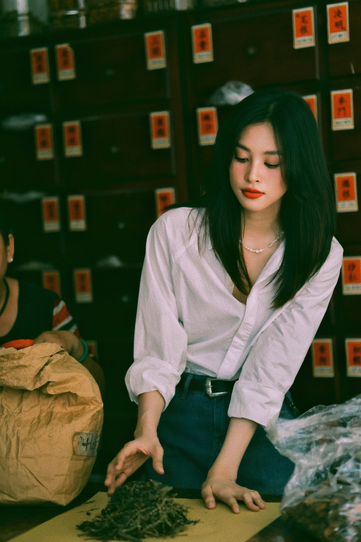 'Mỹ nhân ngàn năm có một' khoe sắc trong bộ ảnh mang phong cách thập niên 90 - 8