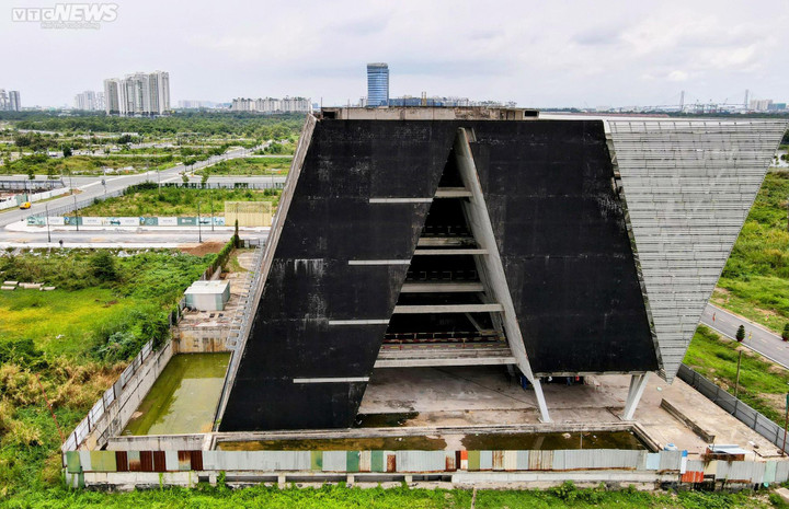 Cận cảnh trung tâm triển lãm 800 tỷ đồng ở TP.HCM xây cả thập kỷ chưa xong - 3