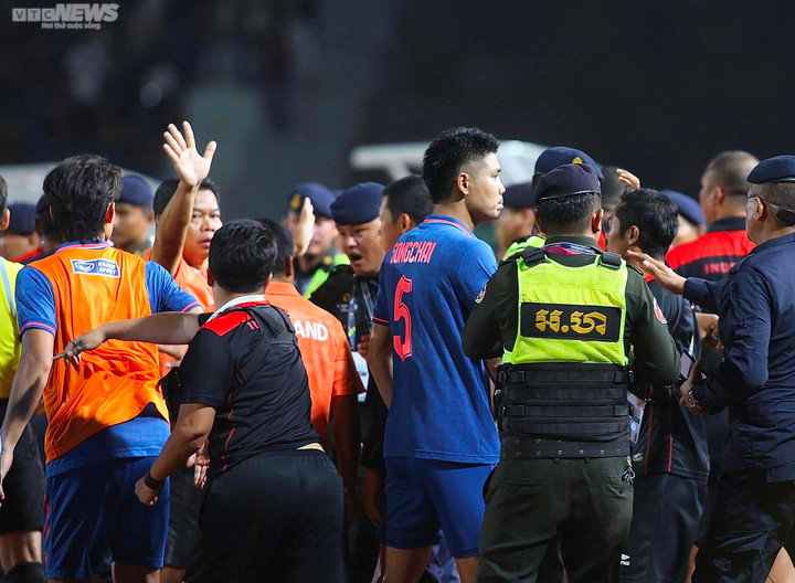 U22 Thái Lan, U22 Indonesia đánh nhau đổ máu, chung kết SEA Games thành võ đài - 1