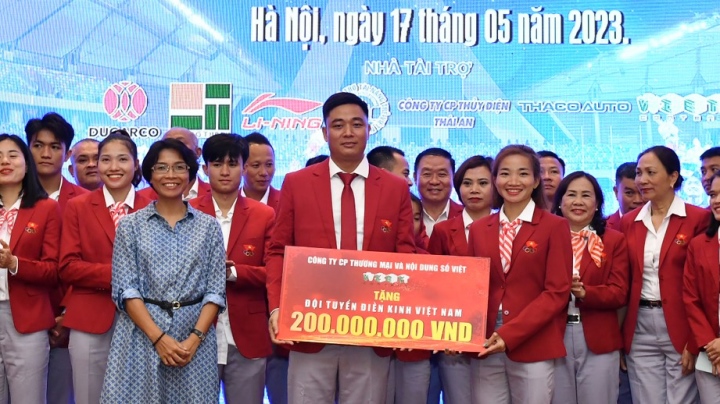 Nguyễn Thị Oanh cùng đồng đội nhận thêm gần 1 tỷ đồng tiền thưởng - 2