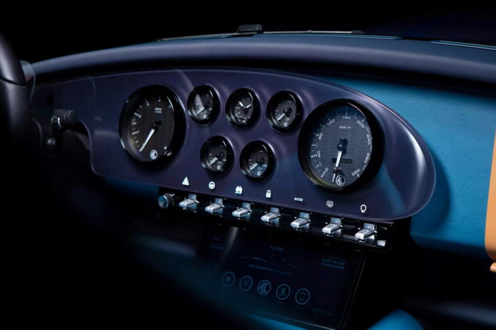 Chi tiết AC Cobra GT Roadster - mẫu xe hoài cổ mạnh 663 mã lực - 9