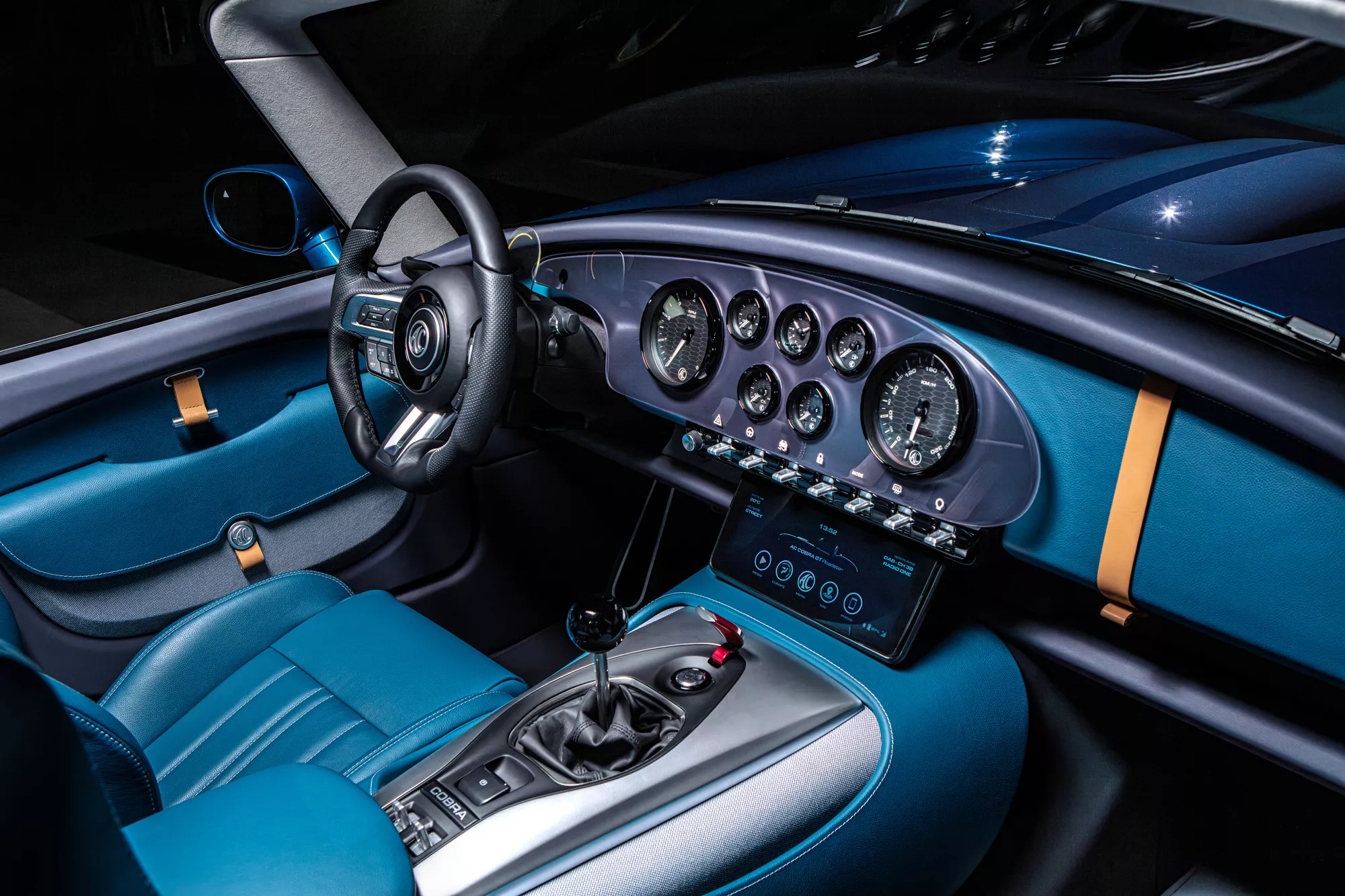 Chi tiết AC Cobra GT Roadster - mẫu xe hoài cổ mạnh 663 mã lực - 8