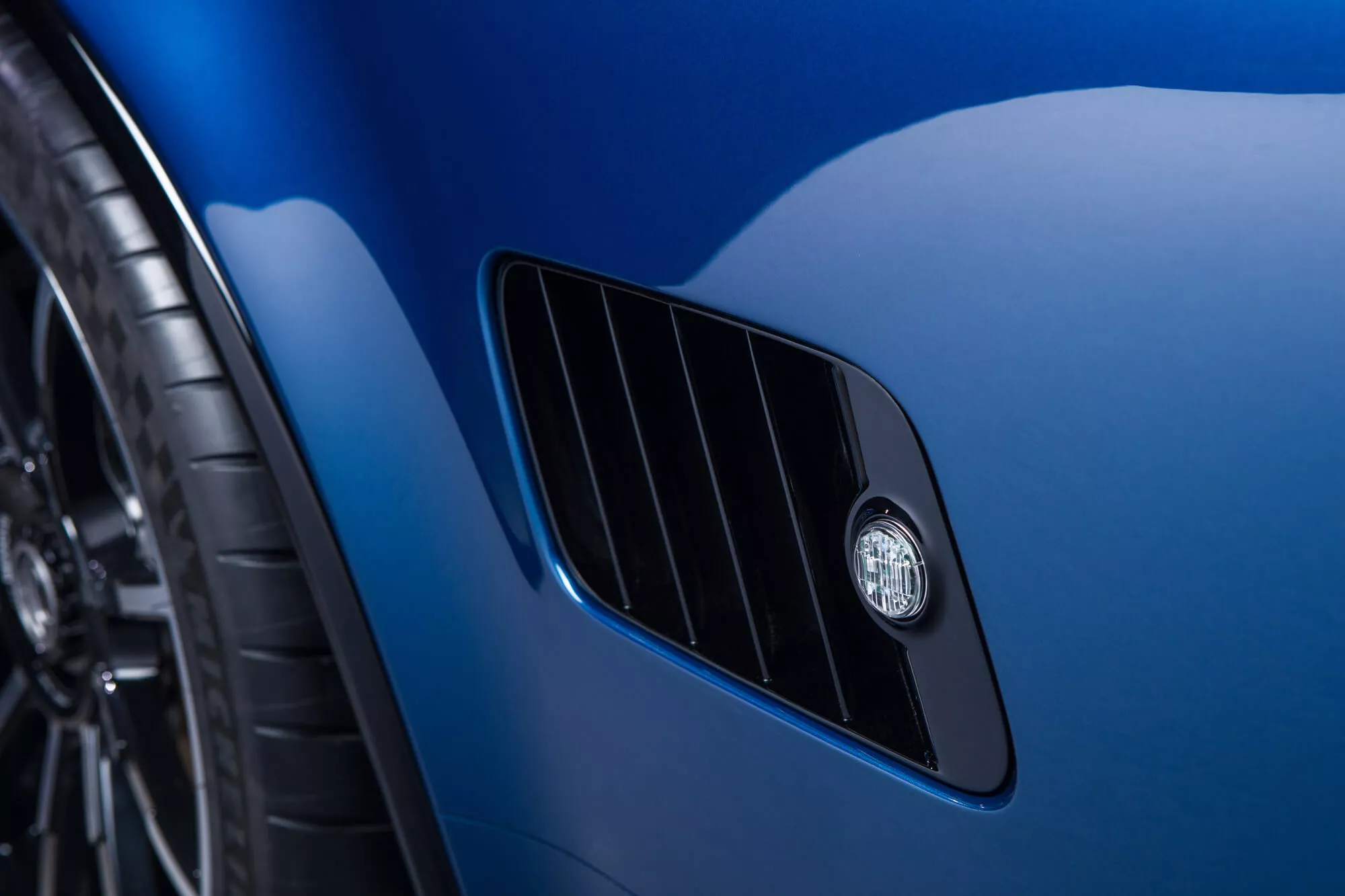 Chi tiết AC Cobra GT Roadster - mẫu xe hoài cổ mạnh 663 mã lực - 5
