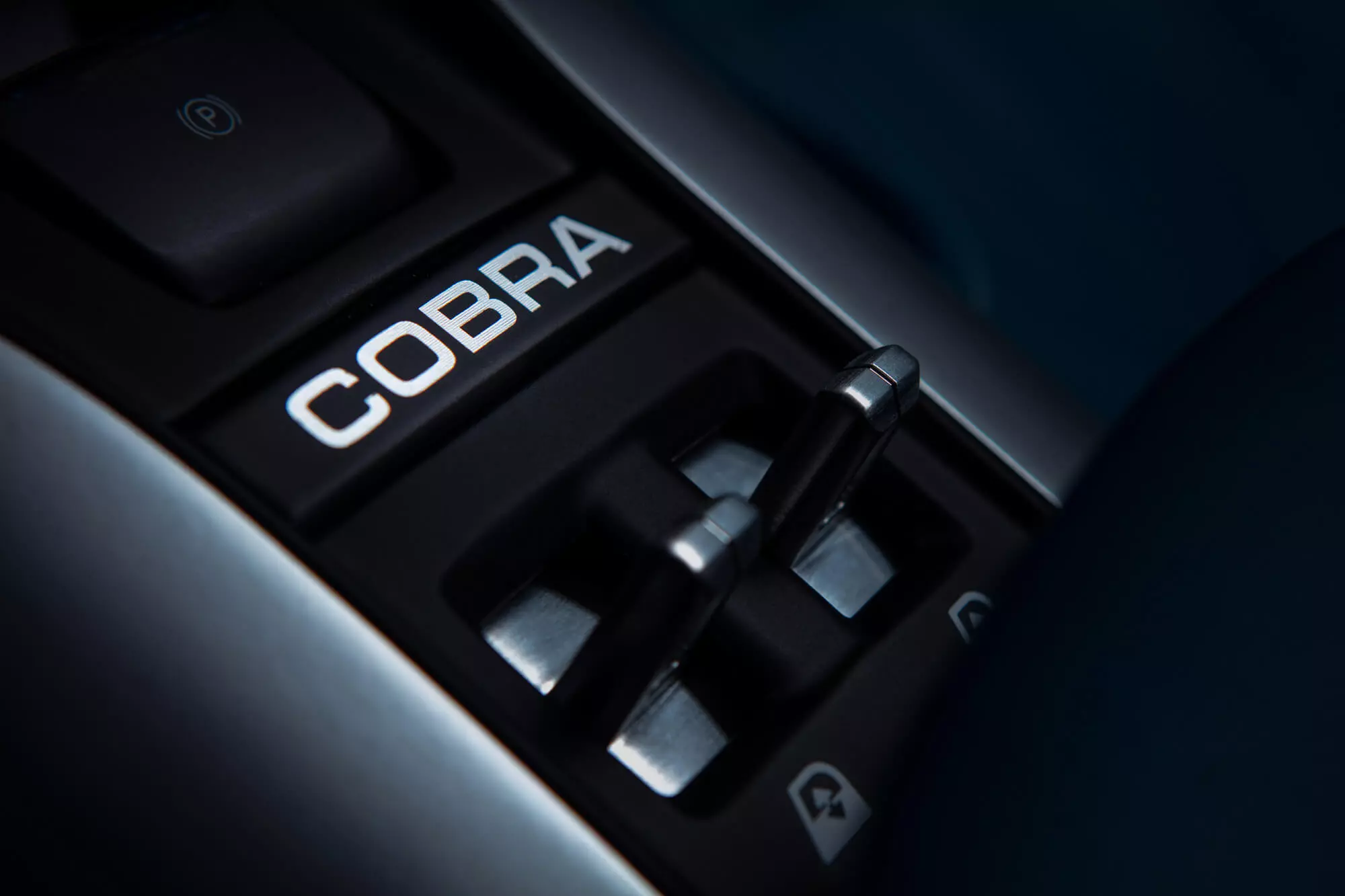 Chi tiết AC Cobra GT Roadster - mẫu xe hoài cổ mạnh 663 mã lực - 18