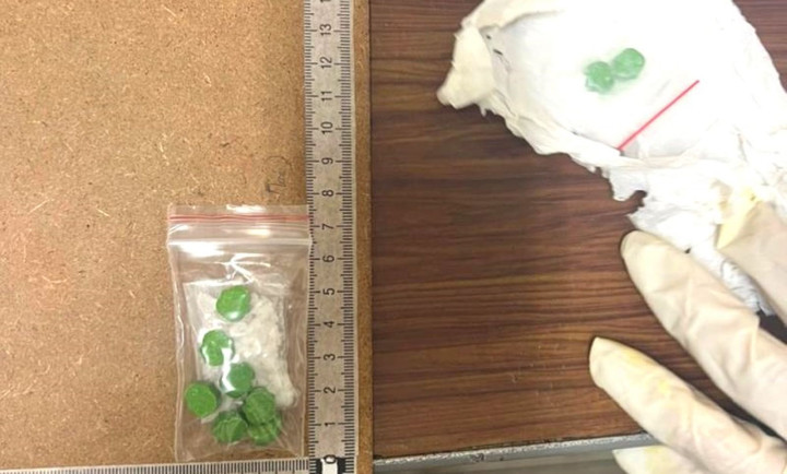 Nhét ma túy vào hậu môn, nam thanh niên bị bắt - 2