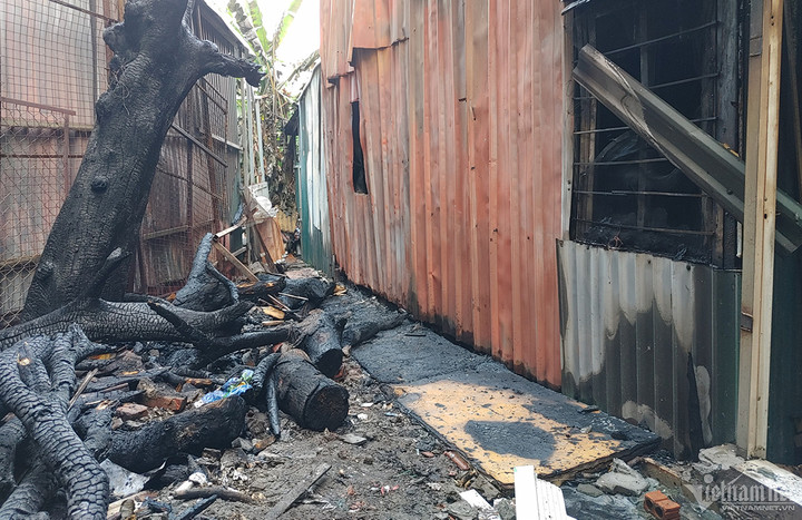 Hà Nội: Cháy trong khu dân cư, khói đen bốc cao - 4