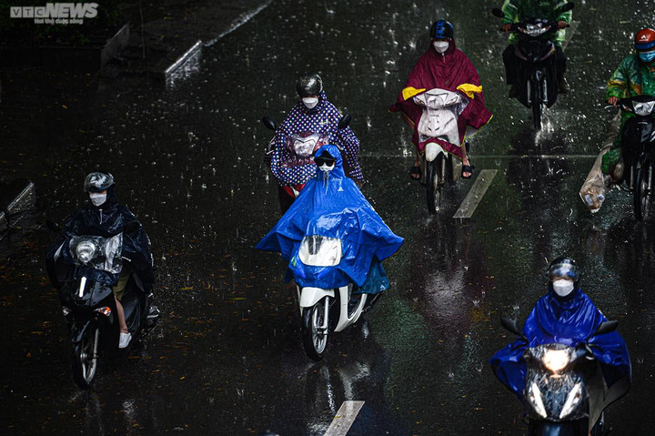 Dự báo đêm nay nhiều nơi ở Bắc Bộ đón mưa 'giải nhiệt' - 1