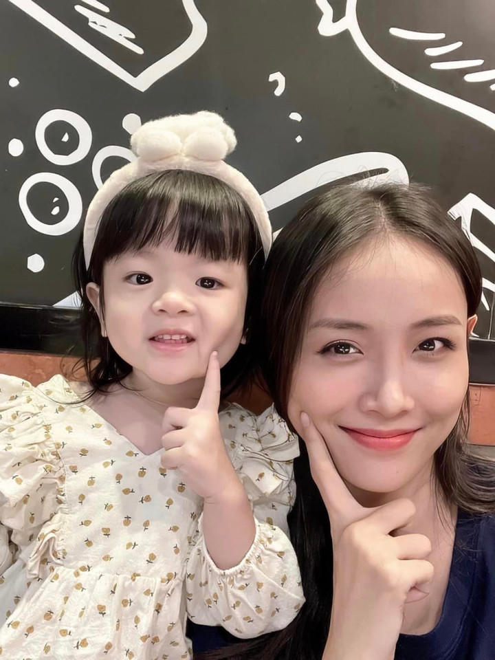 Á hậu Trương Mỹ Nhân được bạn trai cầu hôn sau 5 năm bên nhau - 2