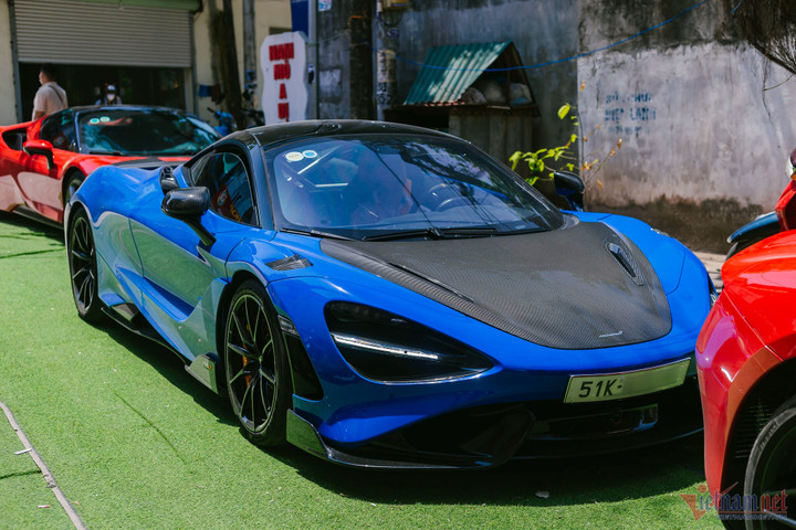 Cận cảnh dàn siêu xe hơn 150 tỷ của đại gia Sài Gòn đi rước dâu tại Hà Nội - 3