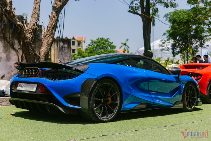 Cận cảnh dàn siêu xe hơn 150 tỷ của đại gia Sài Gòn đi rước dâu tại Hà Nội - 4