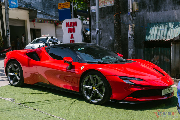 Cận cảnh dàn siêu xe hơn 150 tỷ của đại gia Sài Gòn đi rước dâu tại Hà Nội - 5