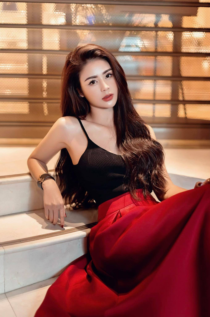 Nhan sắc ngày càng lạ của Lương Thu Trang 'Gia đình mình vui bất thình lình' - 16