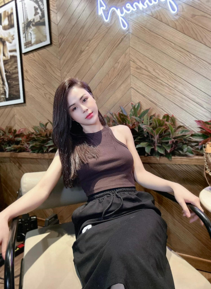 Nhan sắc ngày càng lạ của Lương Thu Trang 'Gia đình mình vui bất thình lình' - 10