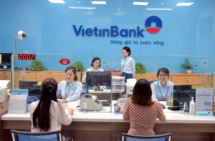 VietinBank: Tích cực đẩy mạnh tăng thu dịch vụ, cải thiện cơ cấu thu nhập - 2