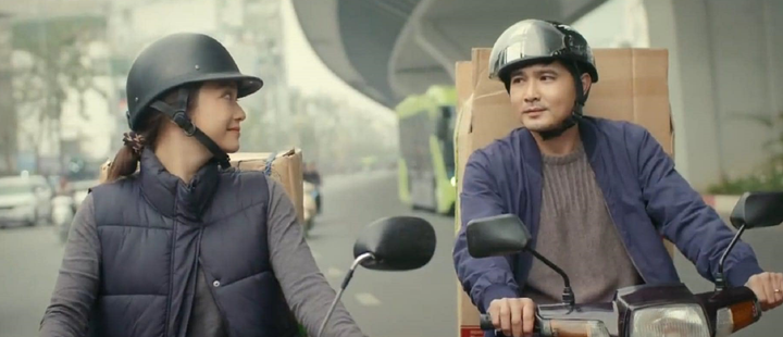 Vợ chồng anh cả 'Gia đình mình vui bất thình lình' khoe nhan sắc đỉnh cao - 1