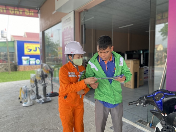 PC Hà Tĩnh nâng cao công tác tuyên truyền bảo vệ hành lang an toàn lưới điện - 2