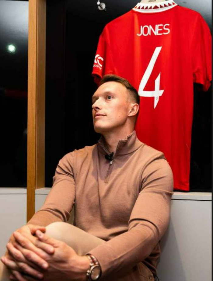 Man Utd tri ân Phil Jones sau 12 năm gắn bó - 4